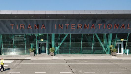 Zbardhet kontrata e re e Rinasit: Nga pista te tarifat dhe terminali, cfare ndryshon